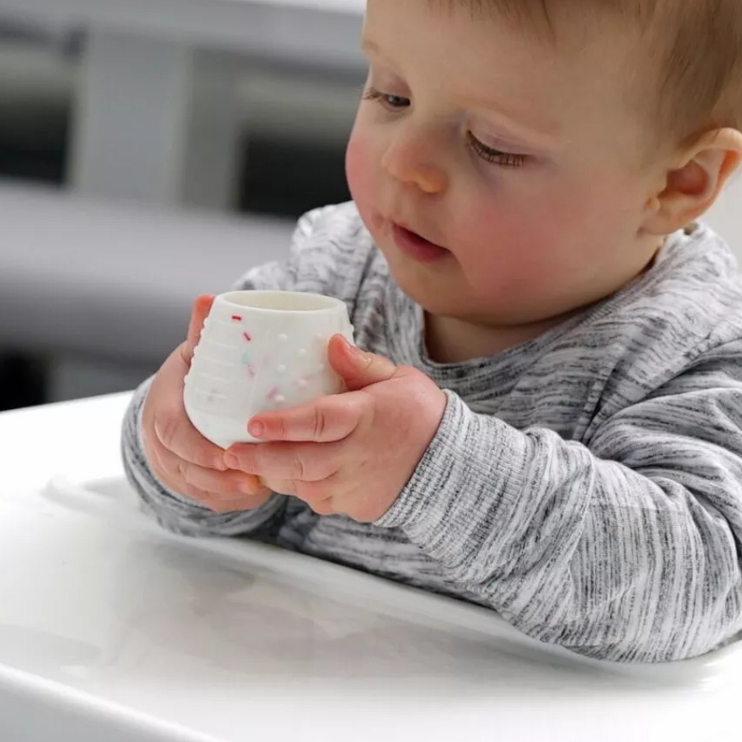 DinkyCup tasse d'apprentissage Tidy Tot - Sable - L'ÉPICERIE DE BÉBÉ