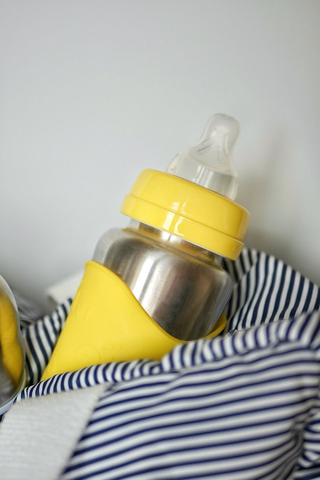 Le Biberon Isotherme en Inox Évolutif - un nouvel indispensable pour le quotidien des parents - L'ÉPICERIE DE BÉBÉ