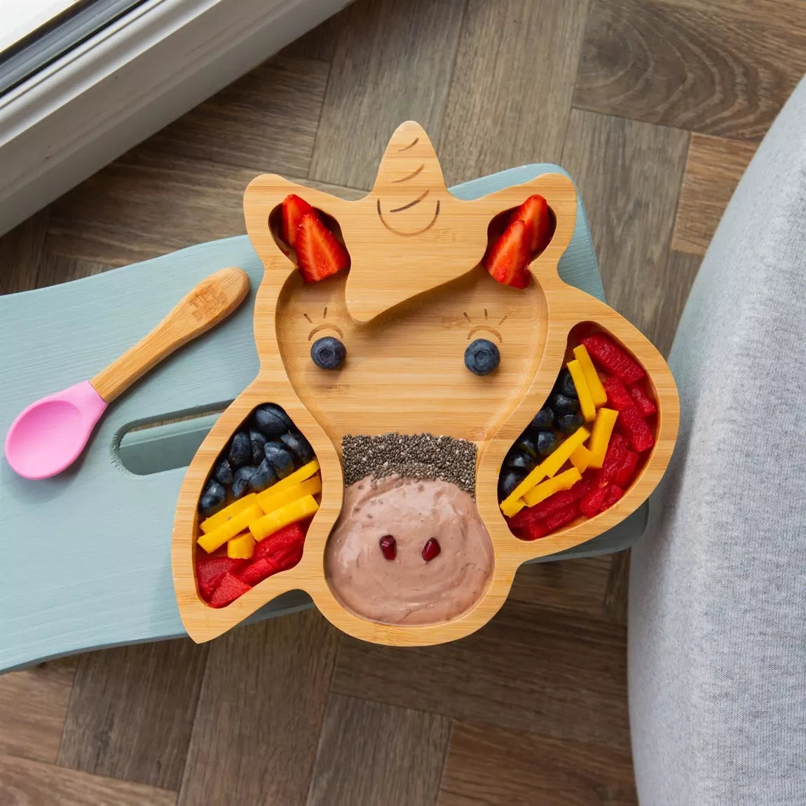 Assiette Licorne à compartiments en Bambou, avec vetouse rose - L'ÉPICERIE DE BÉBÉ